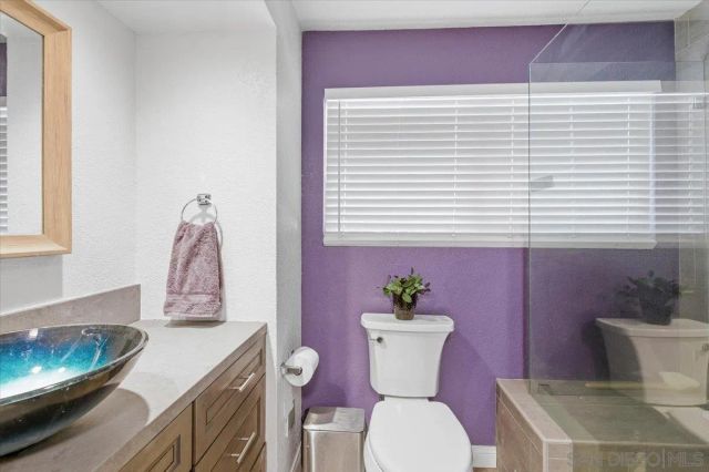 1564 Tanglewood Ln. 18, Escondido, CA 92029