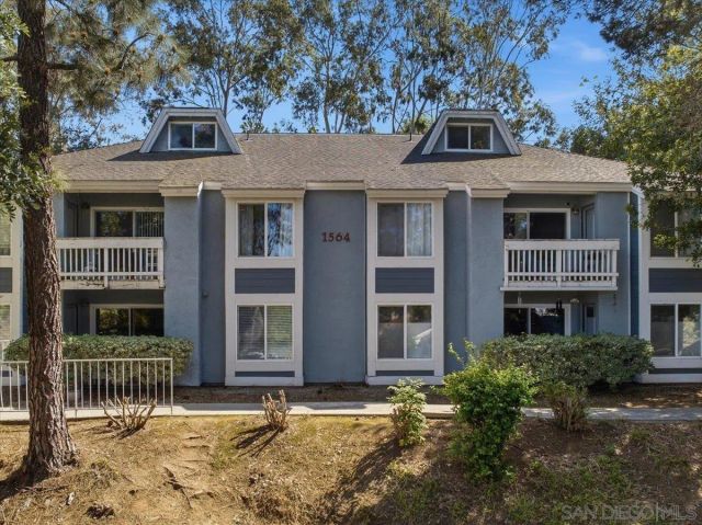 1564 Tanglewood Ln. 18, Escondido, CA 92029