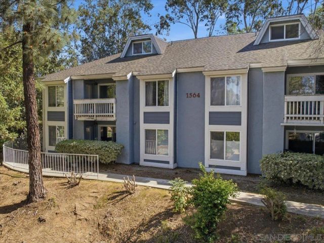 1564 Tanglewood Ln. 18, Escondido, CA 92029
