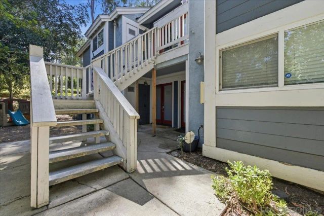 1564 Tanglewood Ln. 18, Escondido, CA 92029