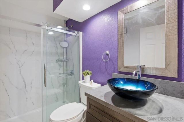 1564 Tanglewood Ln. 18, Escondido, CA 92029