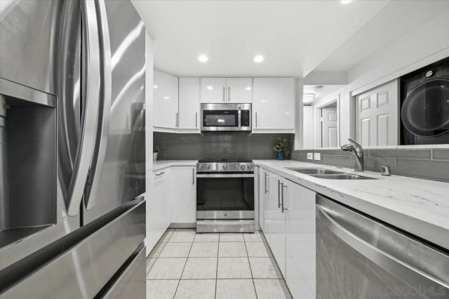 1564 Tanglewood Ln. 18, Escondido, CA 92029