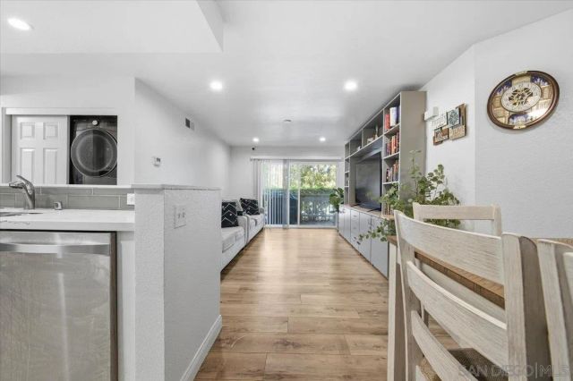 1564 Tanglewood Ln. 18, Escondido, CA 92029