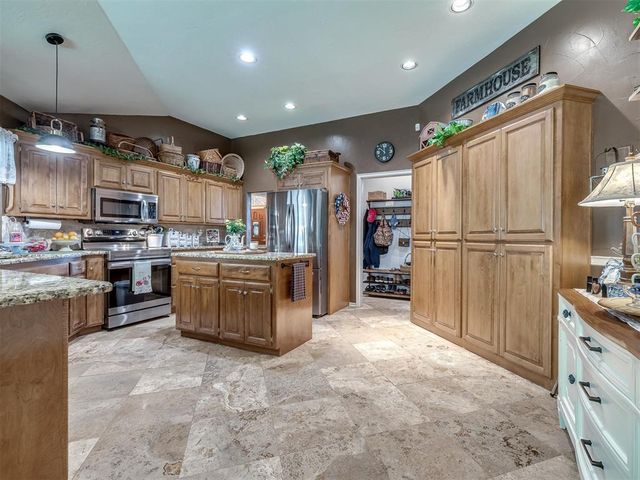 801 Colony Drive, Edmond, OK 73003