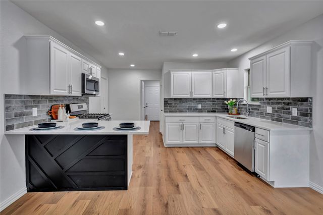 1220 Bessie Street, Fort Worth, TX 76104