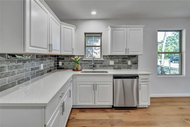1220 Bessie Street, Fort Worth, TX 76104