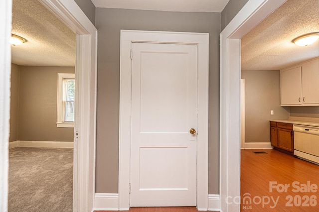 1725 8th Avenue NE, Hickory, NC 28601