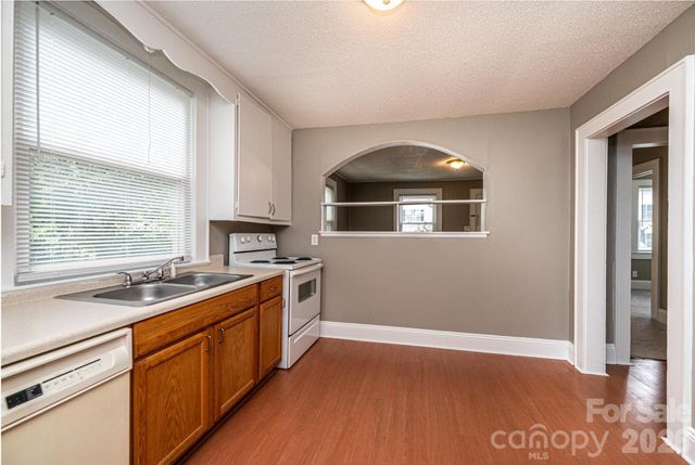 1725 8th Avenue NE, Hickory, NC 28601