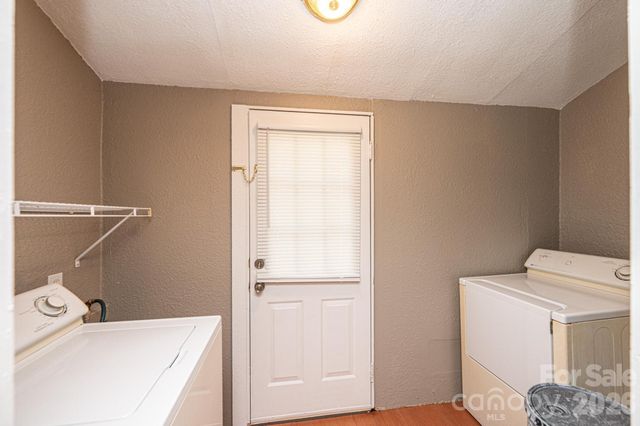1725 8th Avenue NE, Hickory, NC 28601
