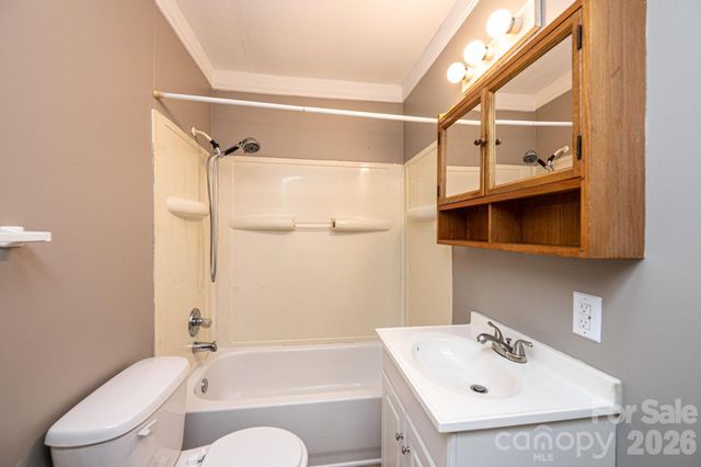 1725 8th Avenue NE, Hickory, NC 28601