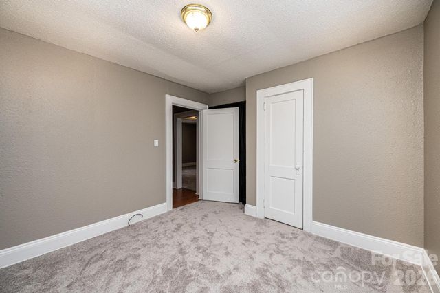 1725 8th Avenue NE, Hickory, NC 28601
