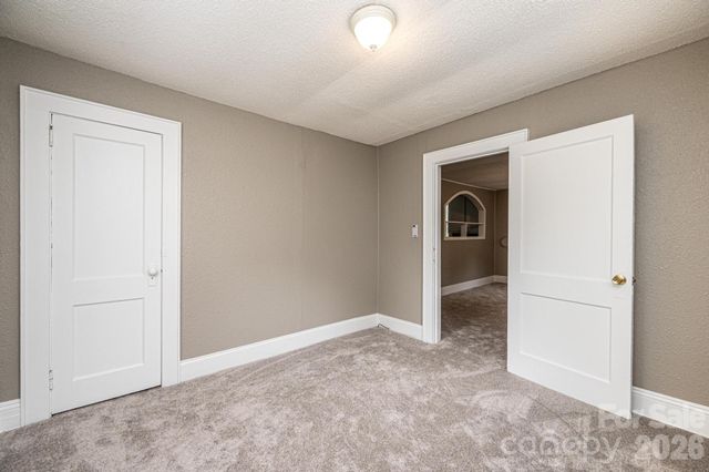 1725 8th Avenue NE, Hickory, NC 28601