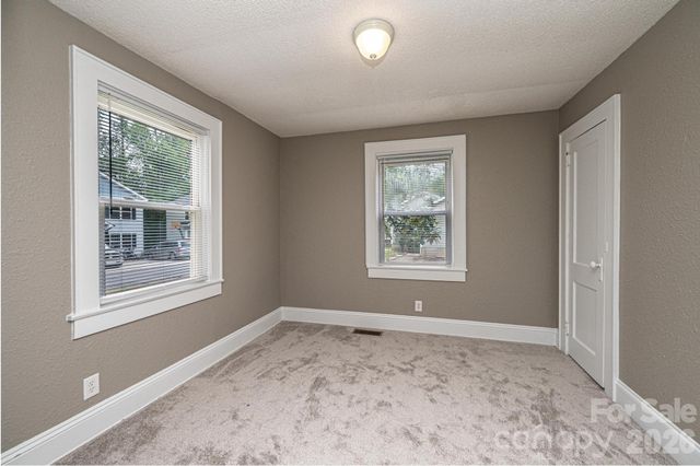 1725 8th Avenue NE, Hickory, NC 28601