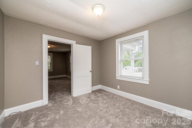 1725 8th Avenue NE, Hickory, NC 28601