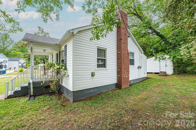 1725 8th Avenue NE, Hickory, NC 28601