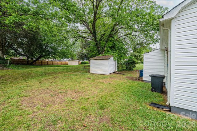 1725 8th Avenue NE, Hickory, NC 28601