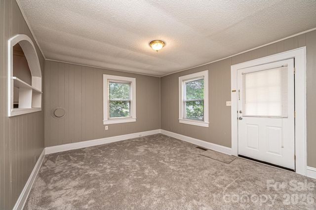 1725 8th Avenue NE, Hickory, NC 28601