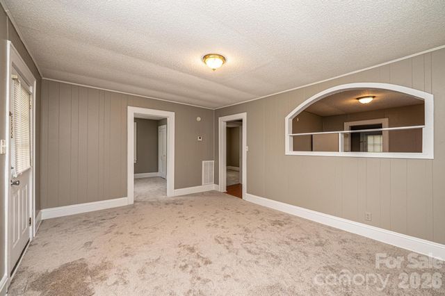 1725 8th Avenue NE, Hickory, NC 28601