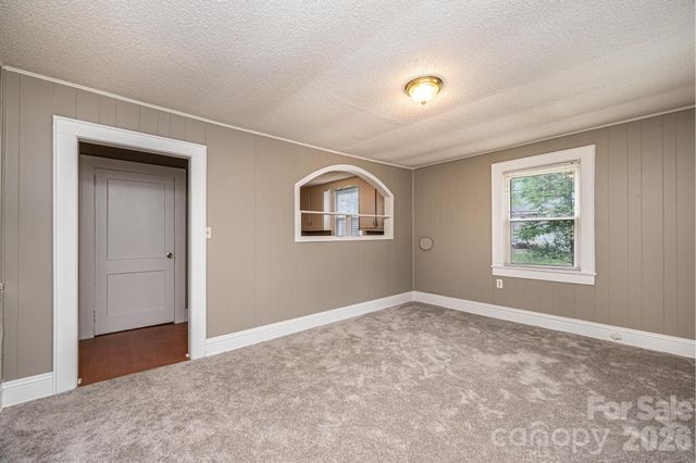 1725 8th Avenue NE, Hickory, NC 28601
