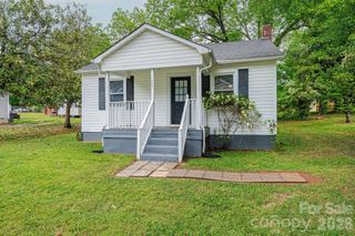 1725 8th Avenue NE, Hickory, NC 28601