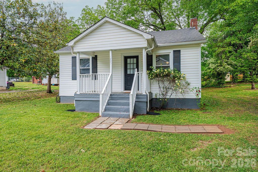 1725 8th Avenue NE, Hickory, NC 28601