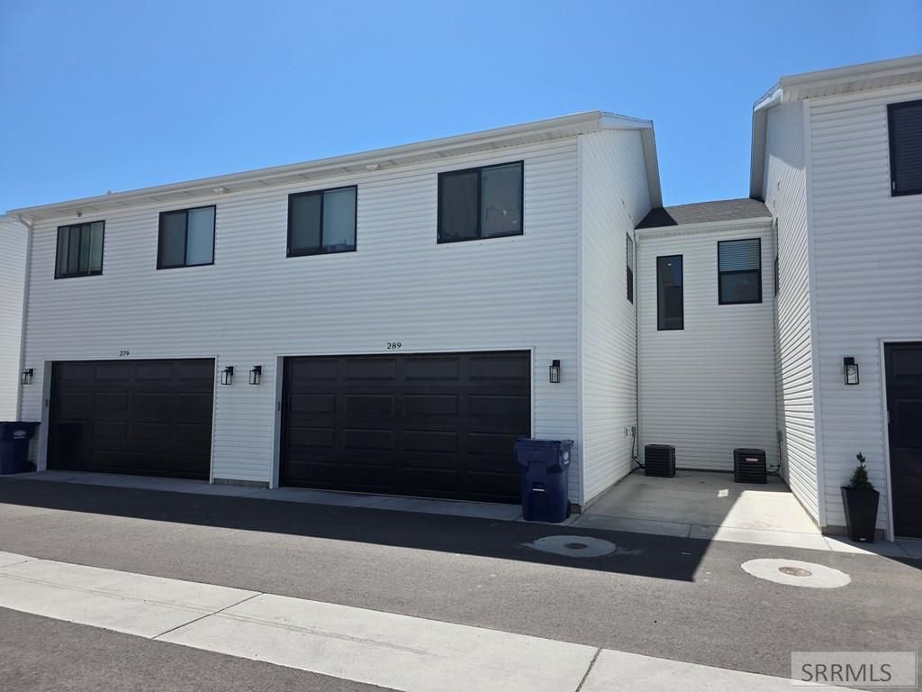 Image 4 of property listing at 289 Hummingbird Way # 13, Sugar City, ID 83448