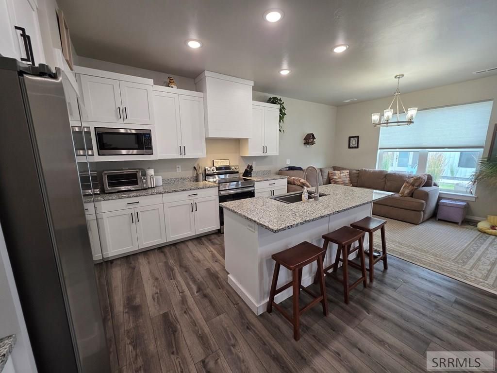 Image 8 of property listing at 289 Hummingbird Way # 13, Sugar City, ID 83448