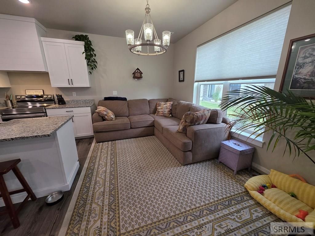 Image 9 of property listing at 289 Hummingbird Way # 13, Sugar City, ID 83448