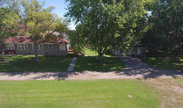 201 Emerson Avenue NE, Renville, MN 56284
