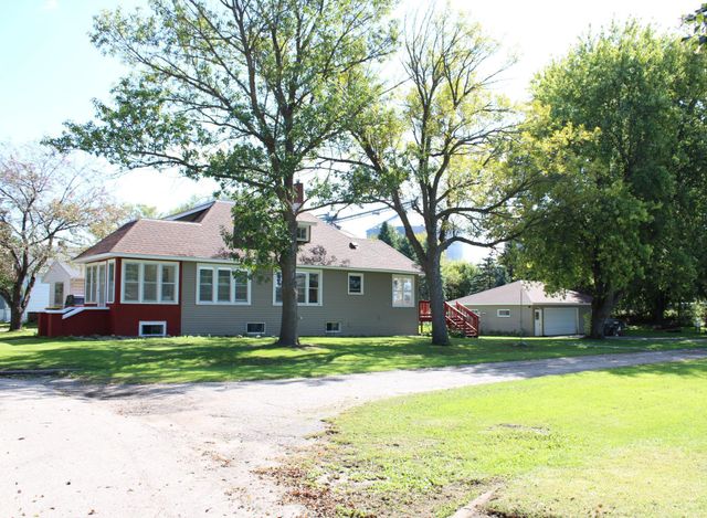 201 Emerson Avenue NE, Renville, MN 56284