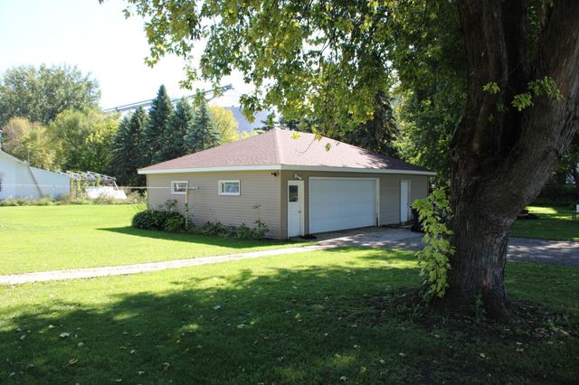 201 Emerson Avenue NE, Renville, MN 56284