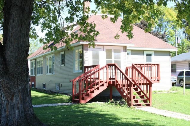 201 Emerson Avenue NE, Renville, MN 56284