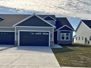 172 E Bridge Road, Northwood, OH 43619