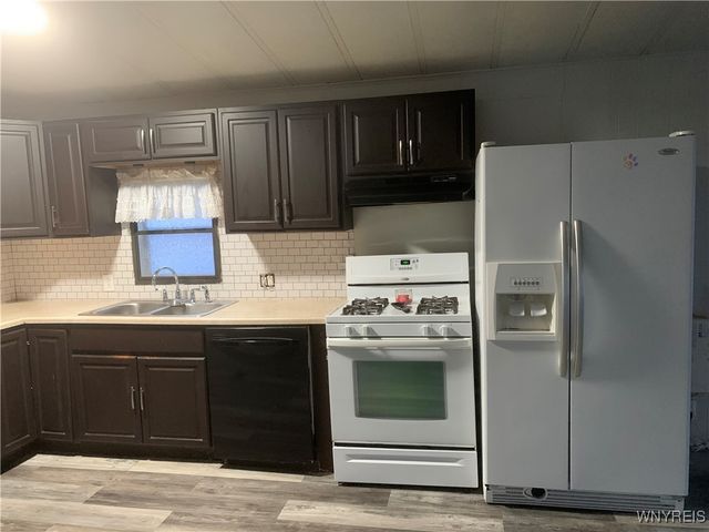 12 North Whispering Lane, Hamburg, NY 14075