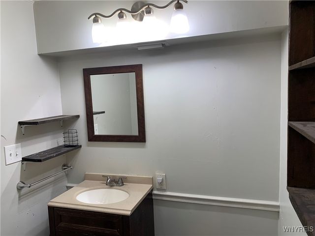 12 North Whispering Lane, Hamburg, NY 14075