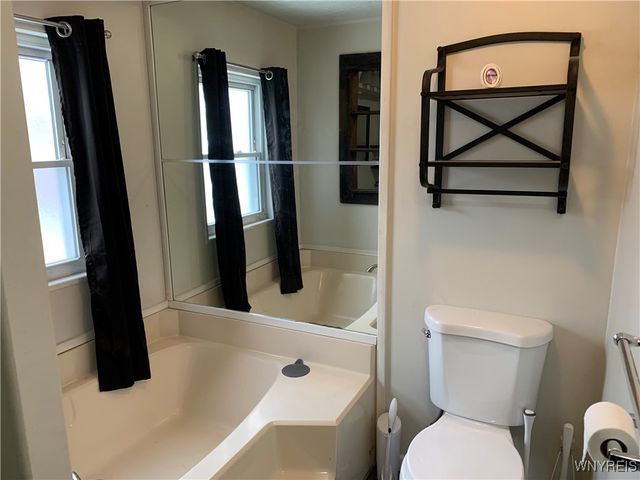 12 North Whispering Lane, Hamburg, NY 14075