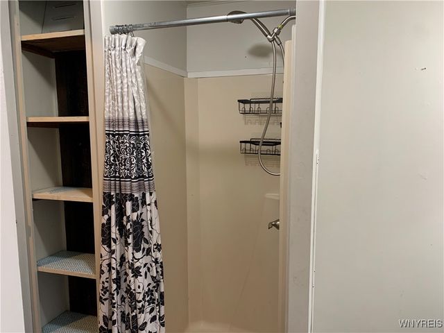 12 North Whispering Lane, Hamburg, NY 14075