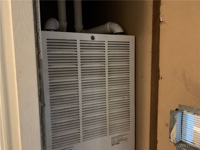 12 North Whispering Lane, Hamburg, NY 14075