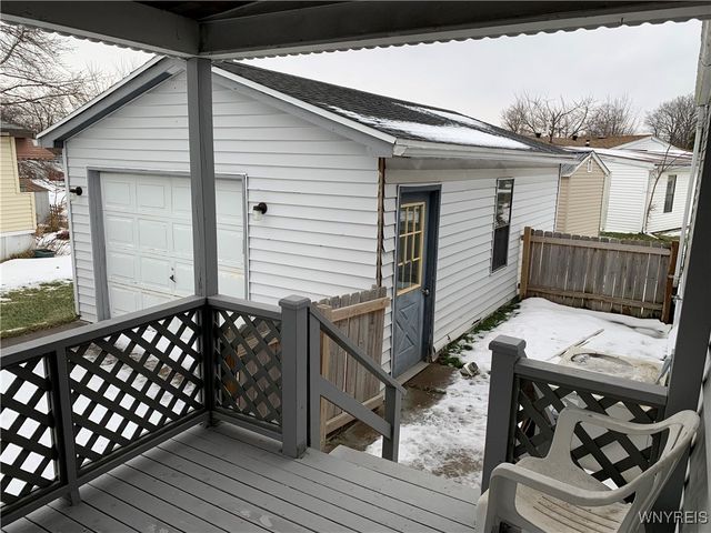 12 North Whispering Lane, Hamburg, NY 14075