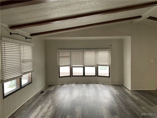 12 North Whispering Lane, Hamburg, NY 14075