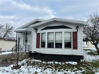 12 North Whispering Lane, Hamburg, NY 14075