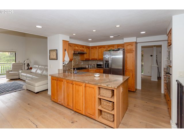 2496 PANORAMA Dr, Eugene, OR 97405