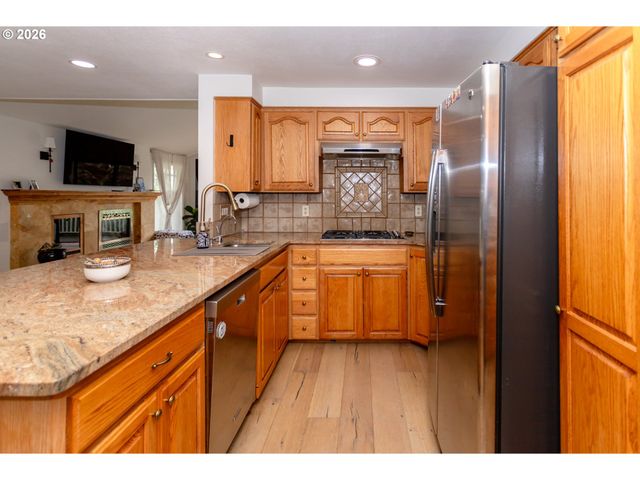 2496 PANORAMA Dr, Eugene, OR 97405