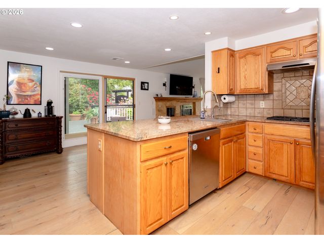 2496 PANORAMA Dr, Eugene, OR 97405