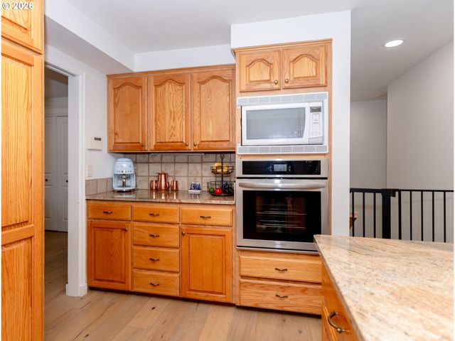 2496 PANORAMA Dr, Eugene, OR 97405