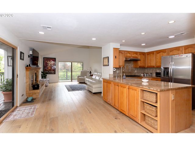 2496 PANORAMA Dr, Eugene, OR 97405