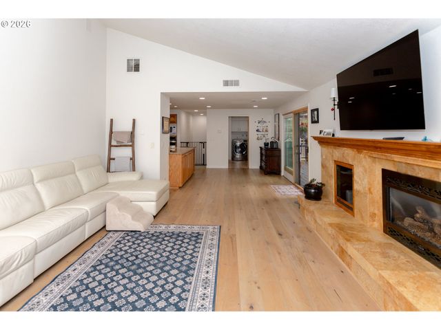 2496 PANORAMA Dr, Eugene, OR 97405