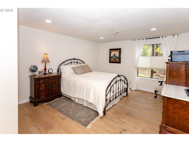 2496 PANORAMA Dr, Eugene, OR 97405