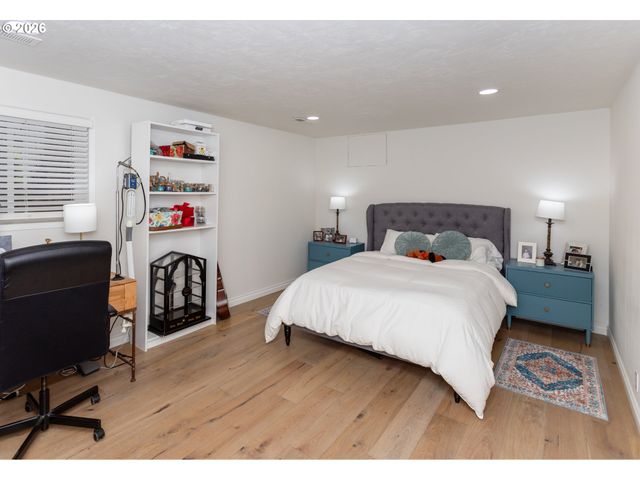 2496 PANORAMA Dr, Eugene, OR 97405