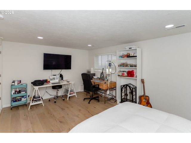 2496 PANORAMA Dr, Eugene, OR 97405